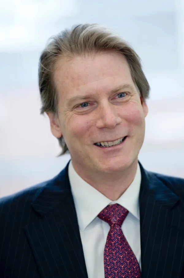 मायकेल शेरेन हे ग्रीन फायनान्स, गव्हर्नन्स आणि सार्वजनिक धोरणातील जागतिक नेते आहेत. मायकेलचे फोटो सौजन्याने