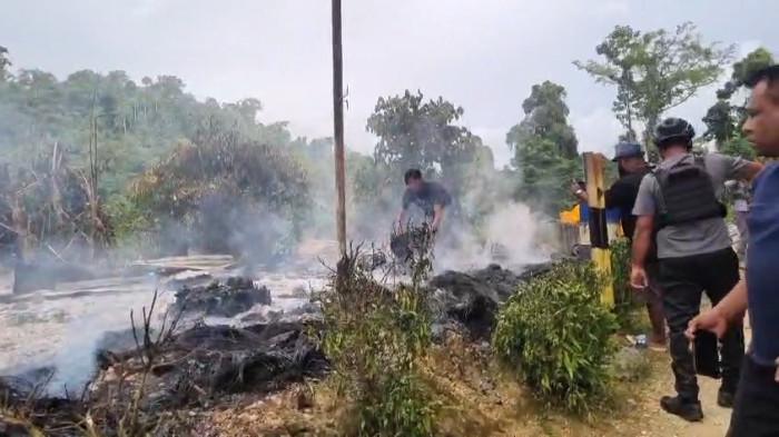 POS KRISTALIN EKALESTARI - Tampak pos jaga milik PT Kristalin Eka Lestari, di Kabupaten Nabire yang dibakar oleh KKB pada Sabtu, (21/2/2026). Wakapolda memastikan identitas 2 korban terbakar masih ditelusuri.