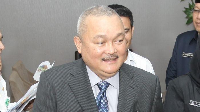 EKS GUBERNUR SUMSEL -- Kejaksaan Tinggi (Kejati) Sumatera Selatan (Sumsel) menetapkan mantan Gubernur Sumsel Alex Noerdin sebagai tersangka kasus dugaan korupsi Pasar Cinde, Palembang. Alex ditetapkan sebagai tersangka bersama tiga orang lainnya.