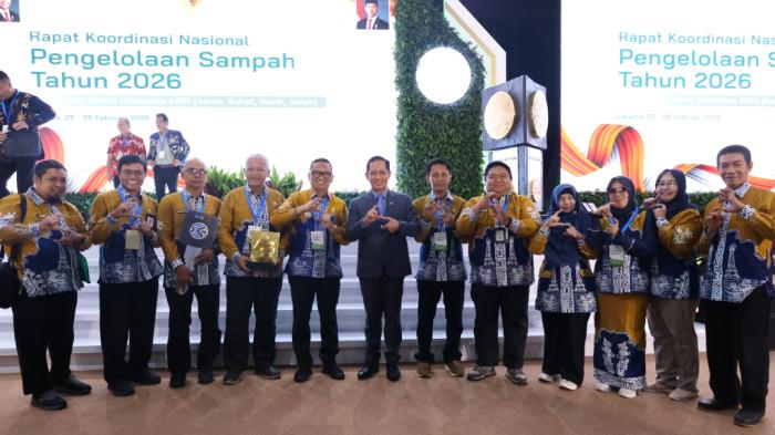 Bupati Tabalong, HM Noor Rifani dan jajaran bersama Menteri Lingkungan Hidup22