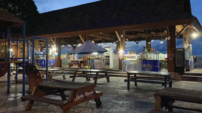 TEMPAT WISATA - Potret Tempat Wisata Malalayang Beach Walk (MBW) Kota Manado, Sulawesi Utara, Rabu (25/2/2026). Sejumlah fasilitas kembali menjadi sorotan pengunjung dan berharap adanya perbaikan dari pemerintah.