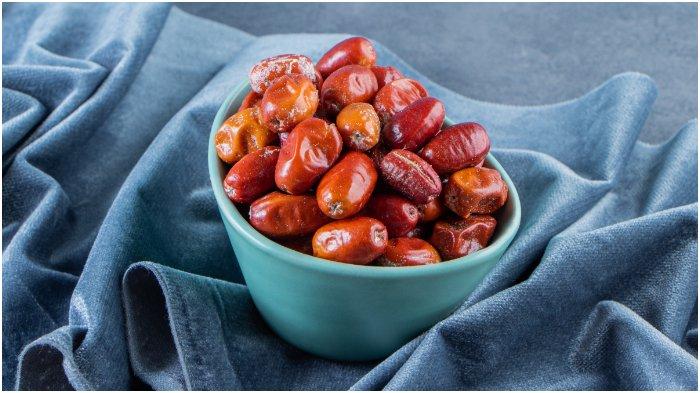 Ilustrasi kurma, buah kaya nutrisi yang bisa dikonsumsi oleh ibu hamil untuk menu buka puasa