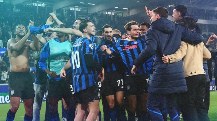 SELEBRASI - Pemain Atalata merayakan kemenangan 4-1 atas Dortmund pada leg kedua playoff 16 besar Liga Champions, di Stadion Atleti Azzurri d'Italia, Kamis (26/2/2026). Atalanta lolos dengan agregat 4-3 atas Dortmund.