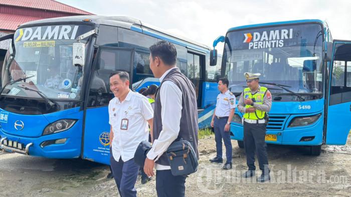 JADWAL DAMRI - Aktivitas di Terminal Damri Tanjung Selor saat diabadikan TribunKaltara.com, pada Rabu (25/2/2026). Catat Jadwal Damri disertai tarif dari Tanjung Selor hari ini ke Mangkupadi, Samarinda, hingga Berau, pada Kamis (26/2/2026).(TribunKaltara.com / Desi Kartika)