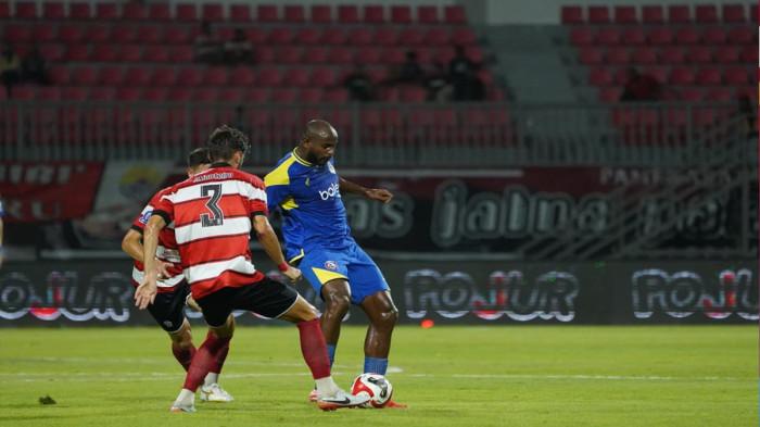 DERBY JATIM - Laga antara Madura United Vs Arema FC di lanjutan kompetisi Super League 2025-2026 pada Sabtu (21/2/2026) malam.