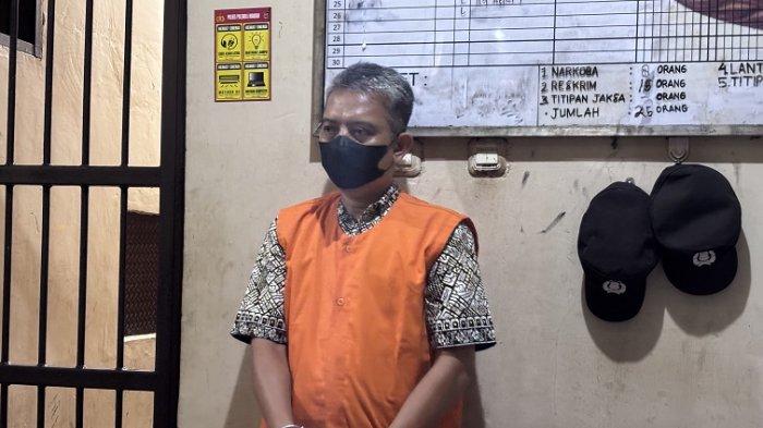 KORUPSI DINKES POLMAN - Mantan bendahara Dinkes Polman inisial MI langsung ditahan di Mapolres Polman, dia ditetapkan tersangka usai penyidik Unit Tindak Pidana Korupsi (Tipikor) Satreskrim Polres Polman melaksanakan gelar perkara, Kamis (8/5/2025).