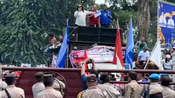 Demo tolak pedagang babi