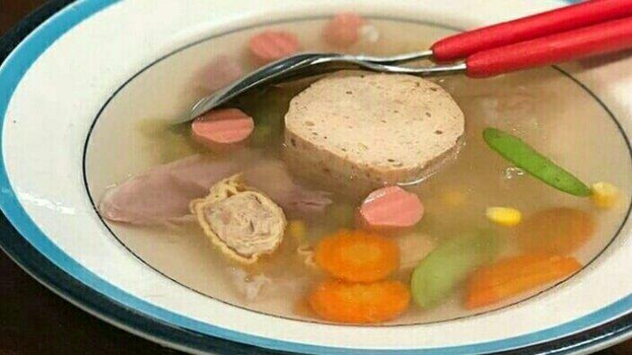 SOP MANTEN SOLO - Seporsi sop manten di warung makan Selat Mbak Lies Solo dengan tambahan galantin, Jawa Tengah, pada 2021 lalu. Begini sejarah sop manten hingga jadi hidangan khas hajatan pernikahan di Solo Raya.