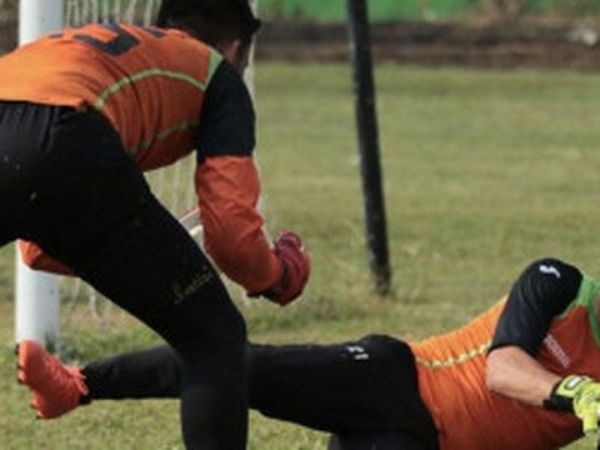 Aksi Joice Sorongan saat berlatih bersama Mitra Kukar