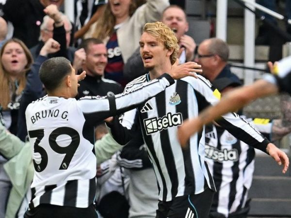 Newcastle United menyingkirkan Qarabag untuk lolos ke babak 16 besar Liga Champions menyusul Arsenal, Liverpool, Tottenham Hotspur, Chelsea, dan Man City.