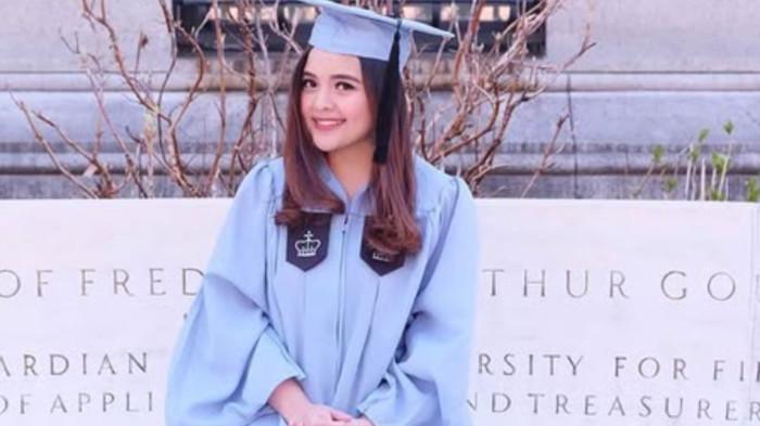 WISUDA - Foto wisuda Tasya Kamila usai lulus Program S2 Public Administration in Energy and Environmental Policy di Columbia University pada tahun 2018