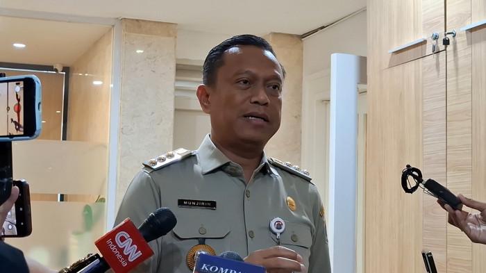 BATAL AJUKAN BANDING - Wali Kota Jakarta Timur Munjirin memastikan, pihaknya batal mengajukan gugatan banding terhadap putusan PTUN Jakarta soal lapangan padel di Pulomas. Hal ini dikatakan Munjirin saat dijumpai di Balai Kota, Selasa (24/2/2026).