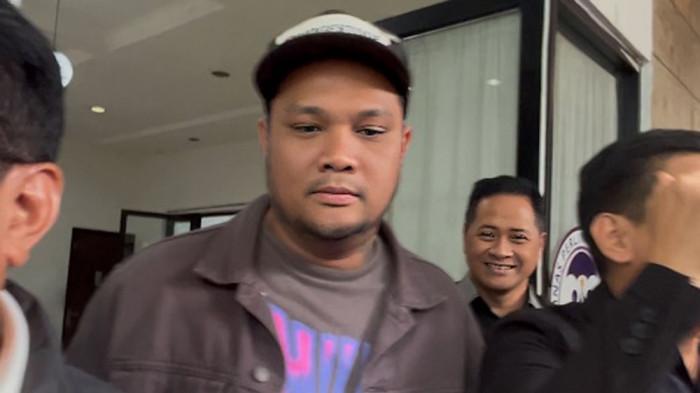 VIRGOUN - Musisi Virgoun ketika sambangi Komnas Perlindungan Anak usai diadukan Inara Rusli, kawasan Pasar Rebo Jakarta Timur, Selasa (10/2/2026).