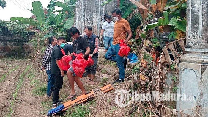 OLAH TKP - Polisi saat melakukan proses olah Tempat Kejadian Perkara (TKP) penemuan dua jasad di bekas asrama Polri Jombang yang berlokasi di Dusun Rejoagung, Desa Rejoagung, Kecamatan Ploso, Kabupaten Jombang, Jawa Timur, Rabu (25/2/2026). Kedua korban diduga merupakan seorang perempuan dan seorang anak.