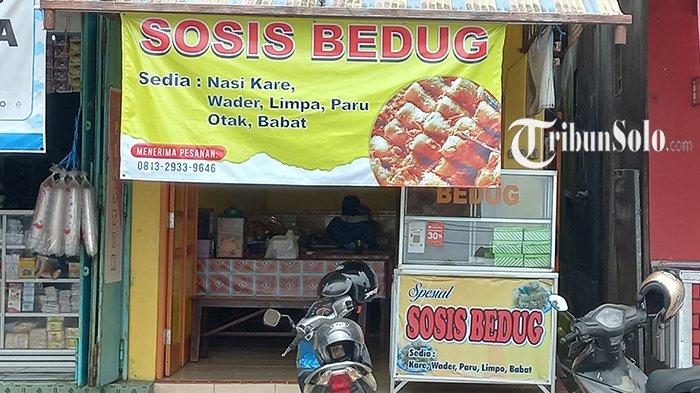LEGENDARIS. Sosis Bedug ini terletak di Jl. Pengging-Banyudono, Kabupaten Boyolali, Jawa Tengah pada Desember 2022. Sosis ini banyak digemari masyarakat Solo Raya. 