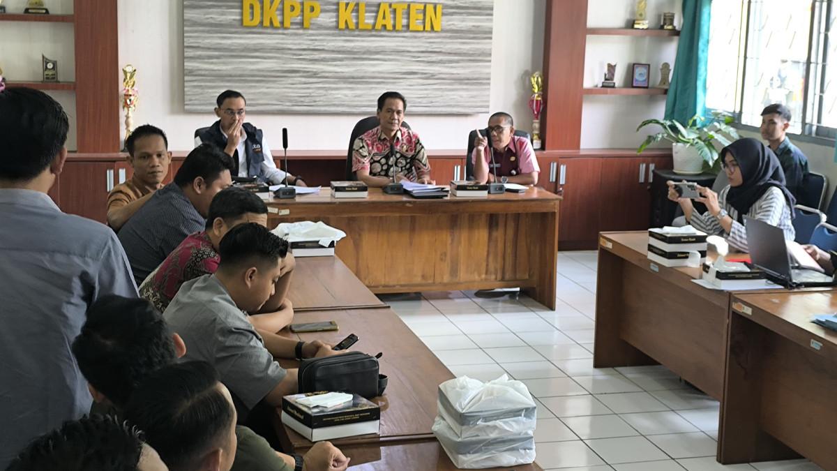PEMKAB KLATEN - DKPP Kabupaten Klaten menerima audiensi stakeholder pengembang properti yang menanyakan kejelasan terkait LP2B di Kantor DKPP Klaten, Kamis (26/2/2026).