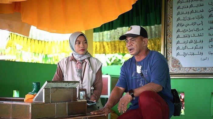 MAKAM ULAMA - Semilir angin pagi berembus pelan di kawasan makam keramat Desa Salimbatu, Kabupaten Bulungan, Kalimantan Utara. Rimbun pepohonan menaungi sebuah kompleks pemakaman sederhana yang berdiri tenang di tepi Sungai Kayan. Di sanalah, masyarakat setempat meyakini terbaring seorang ulama yang namanya terus hidup dalam ingatan kolektif: Syekh Ahmad Al Maghribi. (TribunKaltara).