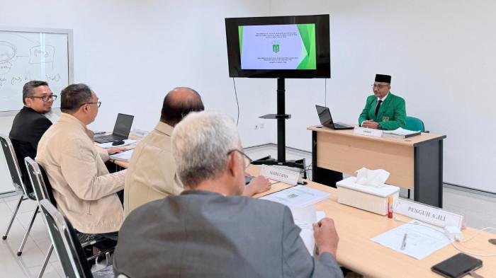 Haji Uma saat memaparkan hasil kajian tesisnya