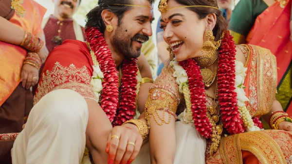 राजस्थानातील उदयपूर येथे सकाळी 10 वाजून 10 मिनिटांनी या दोघांनी सात फेरे घेत वैवाहिक आयुष्याची नवी सुरुवात केली. विवाहसोहळा तेलुगू आणि कोडवा या दोन्ही पारंपरिक पद्धतींनुसार पार पडला. त्यामुळे दोन्ही कुटुंबांच्या संस्कृतींचा सुंदर संगम या सोहळ्यात पाहायला मिळाला.