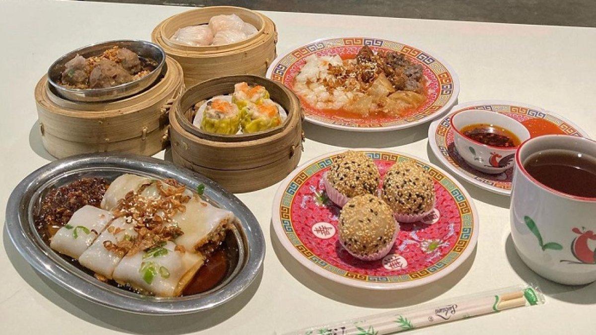 Haka Dimsum terkenal sebagai tempat makan di Jakarta Selatan yang buka selama 24 jam. 