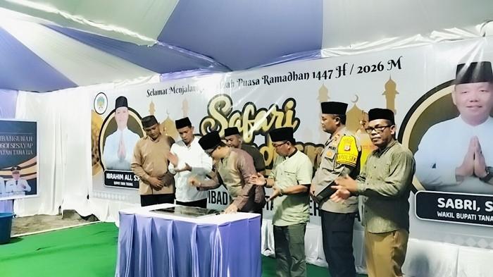 Peresmian saluran air bersih PDAM Tirta Sungoi Sesayap di Masjid Darul Ibad