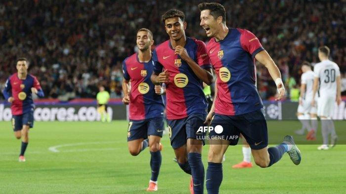 SELEBRASI GOL BARCELONA (ARSIP) - Skuad Barcelona merayakan gol kemenangan melawan Young Boys di Estadi Olimpic Lluis Companys di Barcelona pada tanggal 1 Oktober 2024.(LLUIS GENE / AFP)