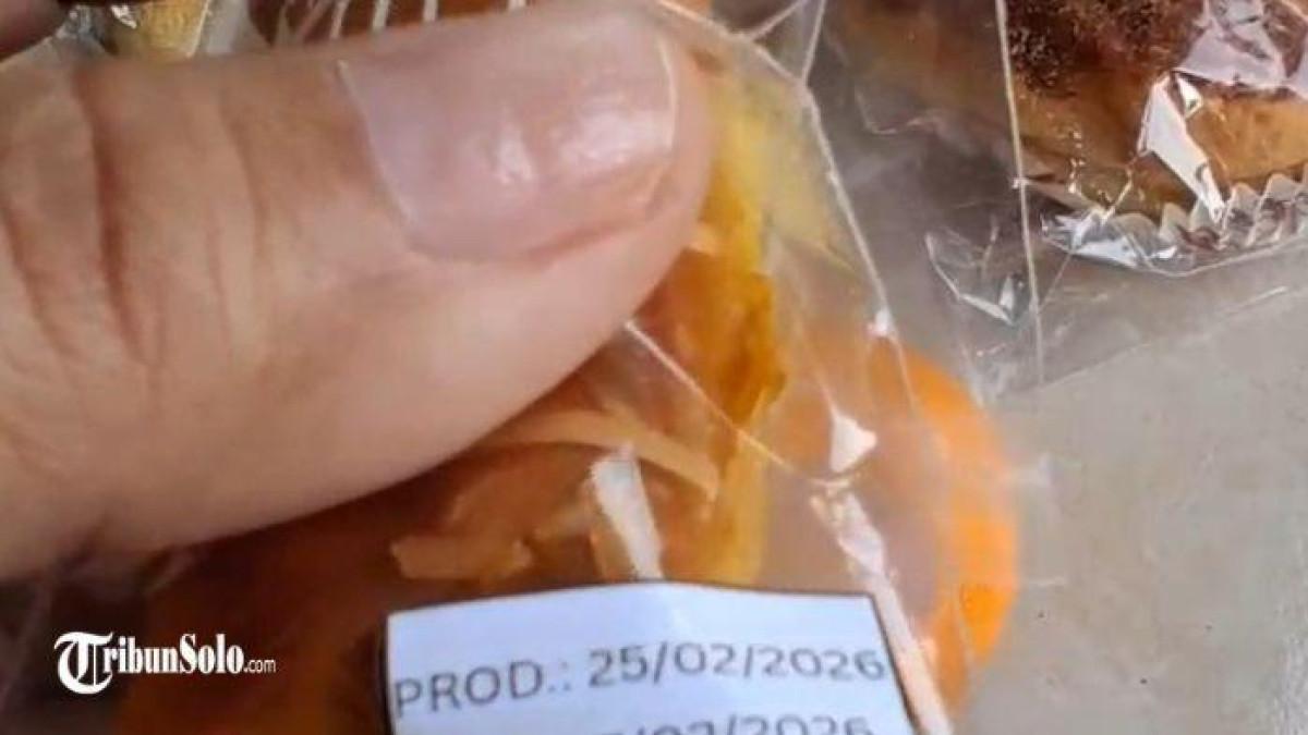 DIKEMBALIKAN - Sebanyak 46 paket MBG di PAUD/KB Kids Fun Education, Gagaksipat, Kecamatan Ngemplak, dikembalikan ke dapur Satuan Pelayanan Pemenuhan Gizi (SPPG) karena menu sosis yang tanggal kedaluwarsanya dinilai mepet. Peristiwa itu terjadi pada Jumat (27/2/2026).