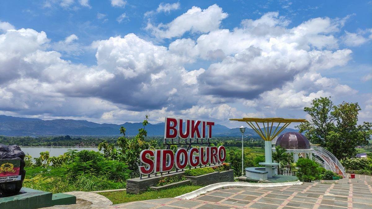 Suasana wisata di bukit sidoguro