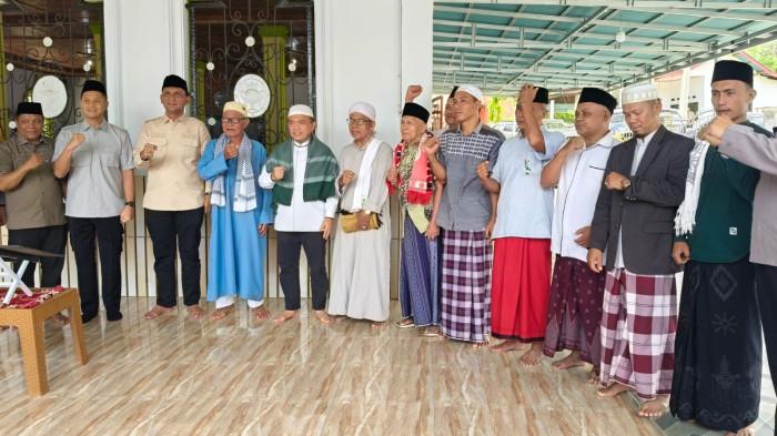 Gubernur Jambi, Dr. H. Al Haris, S.Sos, MH menandatangani prasasti peresmian Jalan Simpang Pelawan–Batang Asai sepanjang lebih kurang 88 kilometer.