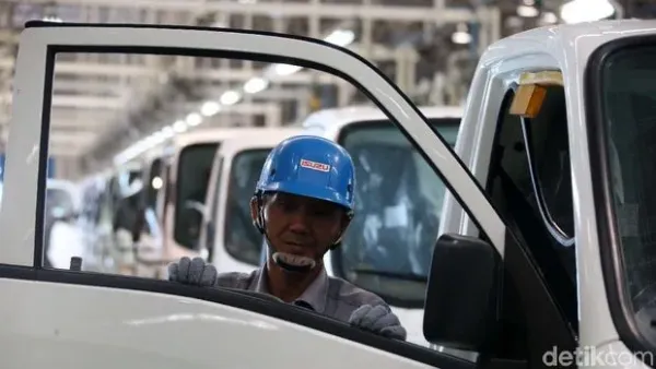 Lihat Yuk! Proses Perakitan Isuzu Traga Ekspor perdana Isuzu Traga baru saja diresmikan. Mobil ini dirakit di pabrik Isuzu Karawang Plant, Jawa Barat. Yuk lihat prosesnya.