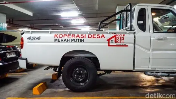 Wujud Pick Up India Mahindra Berstiker Koperasi Merah Putih Pick up yang diimpor dari India untuk kebutuhan Koperasi Desa Merah Putih sudah berdatangan ke Indonesia. Berikut ini wujud Pick up India berstiker Koperasi Merah Putih itu, Kamis (26/2/2026).
