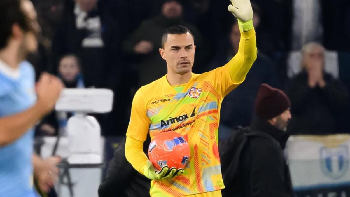 PROFIL - Foto Emil Audero berseragam kiper US Cremonese. Emil Audero, kiper Timnas Indonesia dikabarkan masuk dalam radar perbutuan Juventus namun harus ikhlaskan menit bermain.