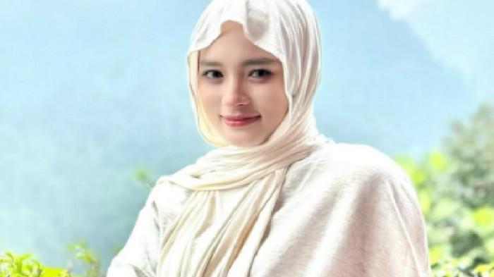 INARA RUSLI NGAKU SALAH - Foto arsip Inara Rusli yang diunggah beberapa waktu lalu di Instagram pribadinya. Inara Rusli menuliskan sebuah pembelaan saat disentil netizen soal poligami. Ia mengaku salah dan bodoh sampai singgung soal hubungan yang rumit.