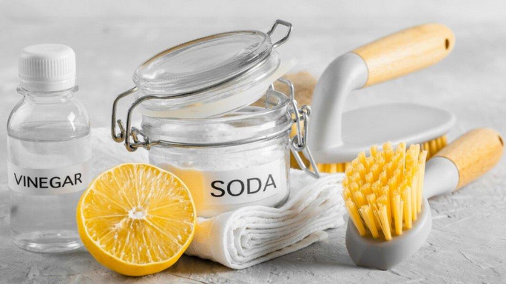 ilustrasi cuka dan baking soda