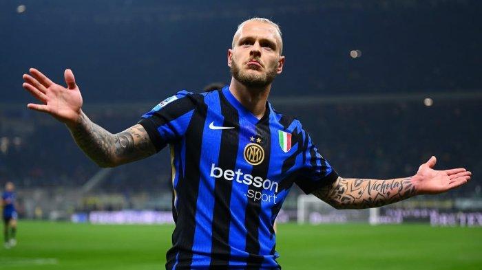 SELEBRASI - Aksi selebrasi gelandang Inter Milan, Federico Dimarco saat melawan Parma pada pekan ke-15 Liga Italia, Sabtu (7/12/2024) dini hari WIB.