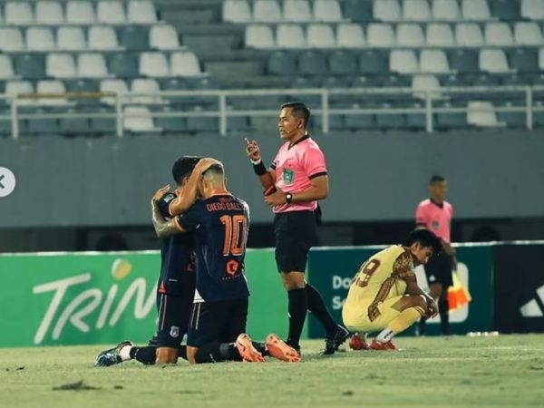 Ekspresi selebrasi pemain-pemain Sumsel United usai mengalahkan Sriwijaya FC pada pekan ke-21 Championship, Sabtu (28/2/2026).