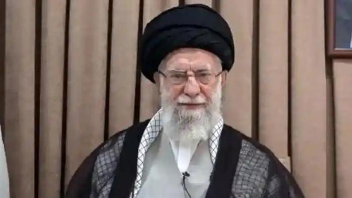 AYATOLLAH TEWAS - Pemimpin Tertinggi Iran, Ayatollah Ali Khamenei. Foto ini diambil dari https://english.khamenei.ir/ oleh Tribunnews. Media Iran menyebut Pemimpin Tertinggi Iran, Ali Khamenei, tewas dalam serangan udara pada hari Sabtu, Ayatollah Ali Khamenei kabarnya tewas.