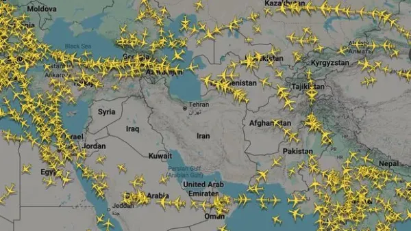 Ruang udara Iran kosong Ruang udara Iran kosong pada Minggu (1/3/2026) sore.