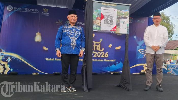TARGET TRANSAKSI - Kepala KPwBI Kaltara, Hasiando Ginsar Manik (baju putih) bersama Wali Kota Tarakan, Khairul meresmikan program wakaf produktif dalam kegiatan Road to Khasafa 2026 di Tarakan, Kalimantan Utara, Minggu (1/3/2026). KPwBI Kaltara targetkan transaksi Rp3 Miliar di Road to Khasafa 2026.