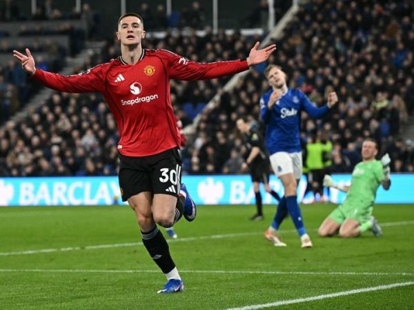 Selebrasi penyerang Manchester United, Benjamin Sesko, usai mencetak gol ke gawang Everton dalam lanjutan Liga Inggris 2025-2026.