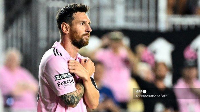 MIAMI VS CHICAGO (ARSIP 2023) - Pemain depan Inter Miami, Lionel Messi merayakan gol ketiga timnya selama pertandingan putaran 32 Piala Liga antara Inter Miami CF dan Orlando City SC di Stadion DRV PNK di Fort Lauderdale, Florida, pada 2 Agustus 2023
