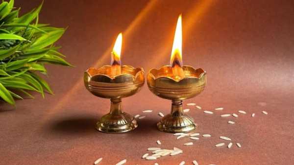 Holi 2026: Light lamps at these places on the night of Holi, happiness and prosperity will come to the house.