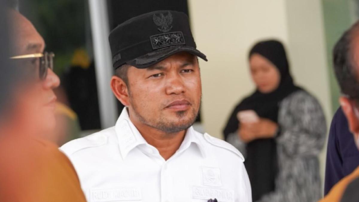 SOSOK RUDY MAS'UD - Rudy Mas'ud, Gubernur Kalimantan Timur periode 2025-2030 menjadi buah bibir karena mobil dinas Rp8,5 miliar. 