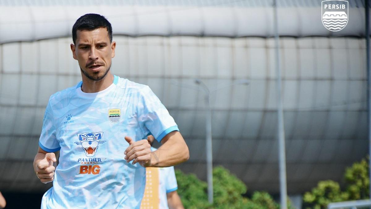PERSIB BANDUNG - Thom Haye di sesi latihan Persib Bandung jelang melawan Lion City Sailors.