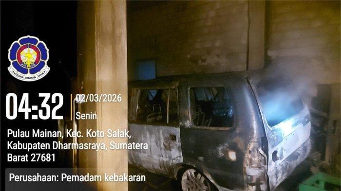KEBAKARAN DI DHARMASRAYA- Penampakan kendaraan yang hangus terbakar di Jorong Lubuk Lesung, Nagari Pulau Mainan, Kecamatan Koto Salak, Kabupaten Dharmasraya, Senin (2/3/2026) dini hari.