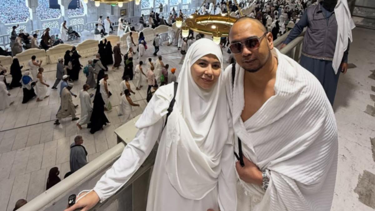 DAMPAK PERANG - Meisya Siregar dan Bebi Romeo tertahan di Mekkah imbas perang Amerika Serikat-Israel dengan Iran. Mereka pun berusaha mendapatkan tiket pesawat untuk pulang ke Indonesia.