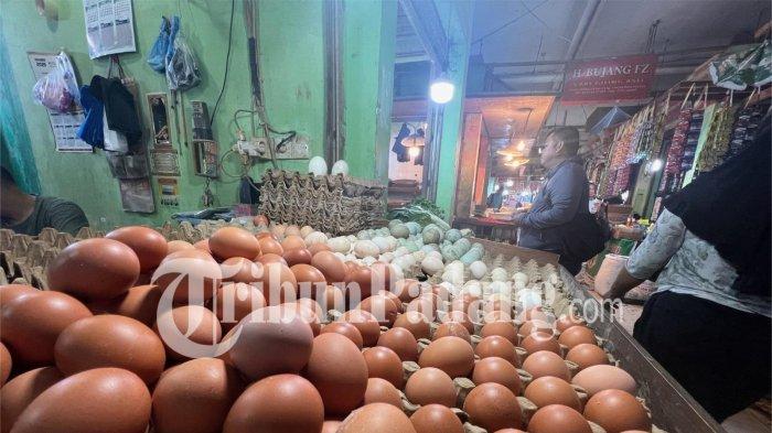 PEDAGANG TELUR- Penampakan lapak pedagang telur yang ada di kawasan Pasar Raya, Kecamatan Padang Barat, Kota Padang, Sumatera Barat, Senin (2/3/2026).