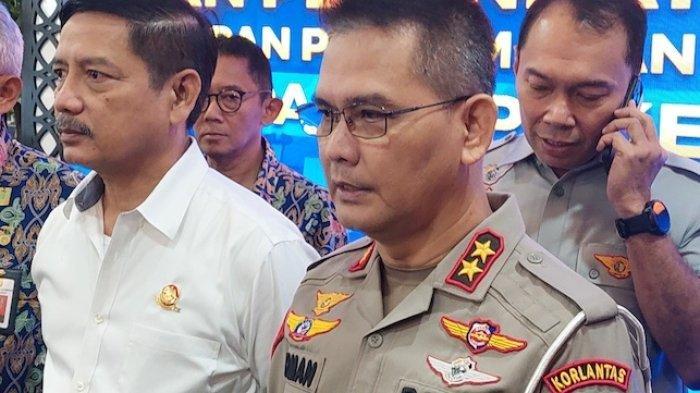 Kakorlantas Polri Irjen Firman Santyabudi (Kanan).