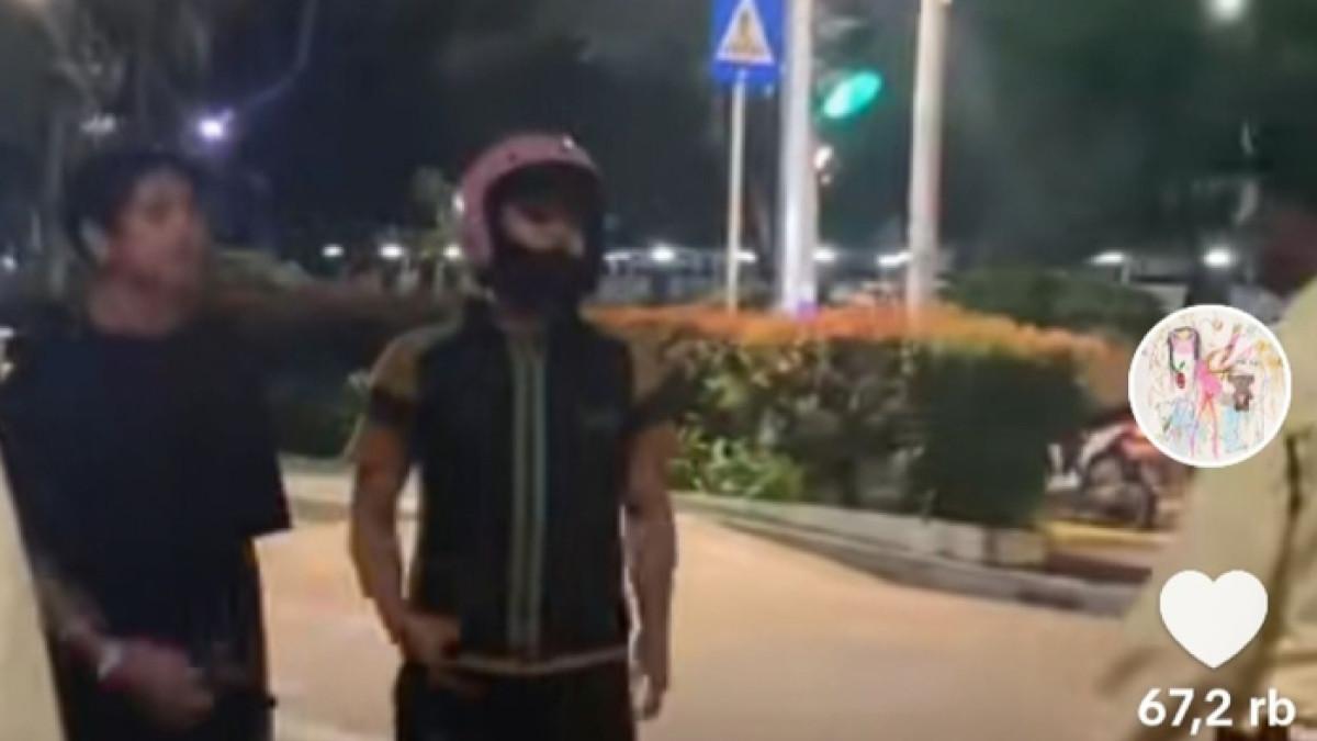 Viral oknum pengemudi ojek menagih bayaran Rp200.000 kepada warga yang naik ojek sepulang menonton konser di Stadion Madya Gelora Bung Karno, Senayan, Jakarta Pusat, Minggu (1/3/2026).