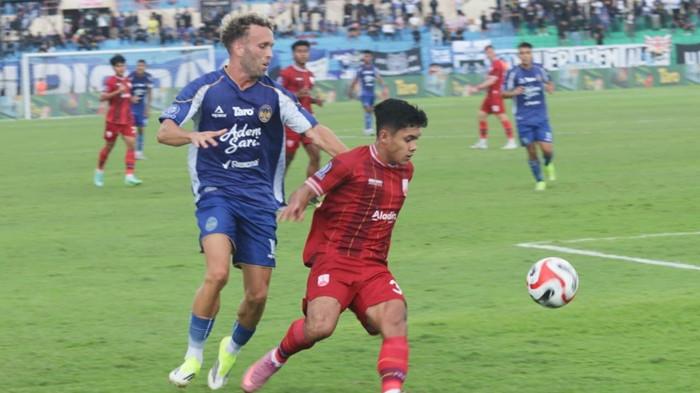 ABSEN - Pemain PSIM Yogyakarta, Ze Valente, saat membela PSIM Yogyakarta beberapa waktu lalu. Ze Valente dipastikan absen saat PSIM Yogyakarta menghadapi Semen Padang, Rabu (4/3/2026)